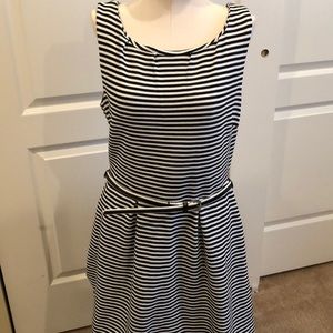 Black and white dress with pockets- M